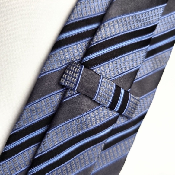 ERMENEGILDO ZEGNA- Textured Diagonal Repetitive Stripes -Blue /Gray - Picture 4 of 8